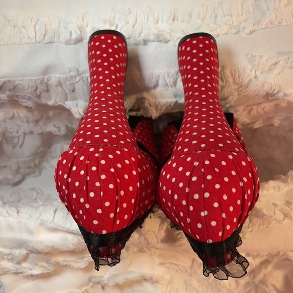 Size 8 - Super Cute Red and White Polka-dotted Platform Shoes - Picture 6 of 9